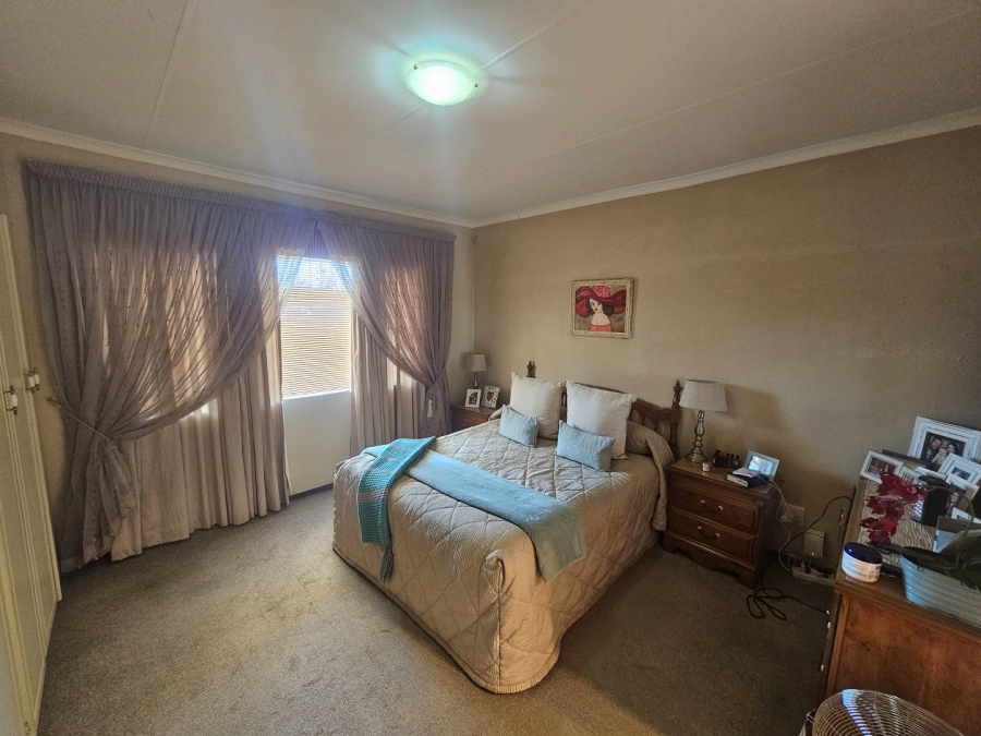 3 Bedroom Property for Sale in Kromkloof North Sh Free State